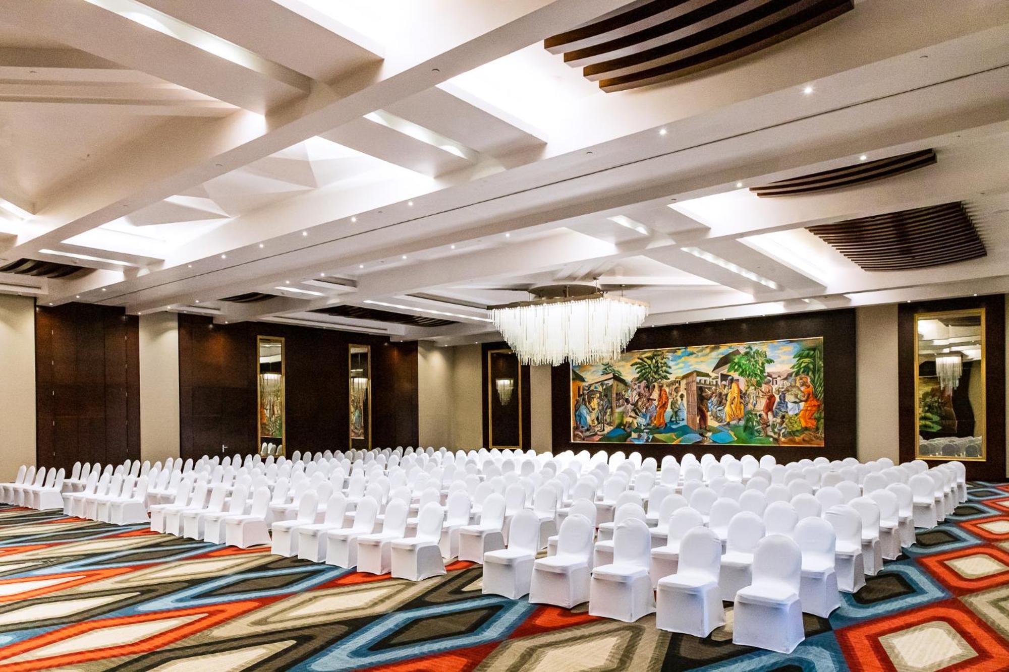 Mövenpick Ambassador Hotel Accra Exteriör bild