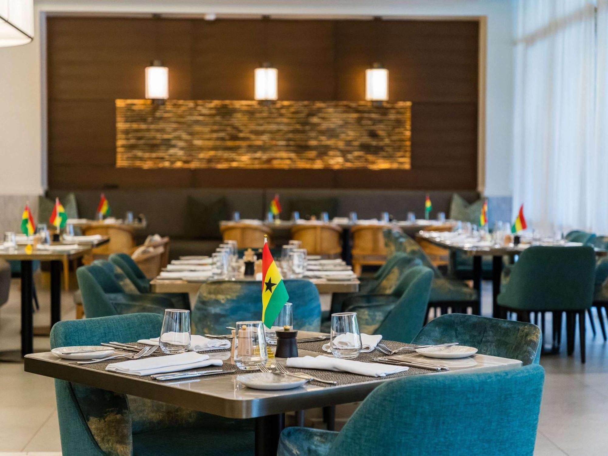 Mövenpick Ambassador Hotel Accra Exteriör bild