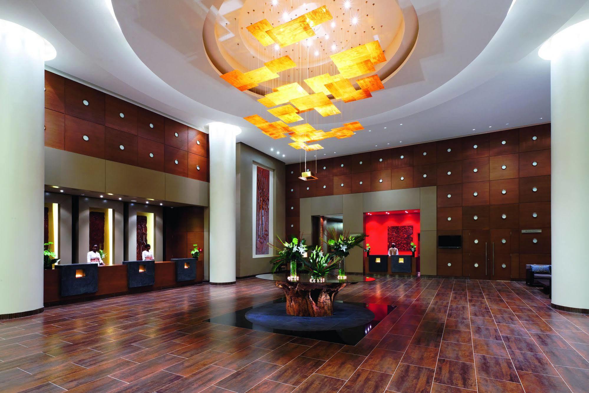 Mövenpick Ambassador Hotel Accra Exteriör bild