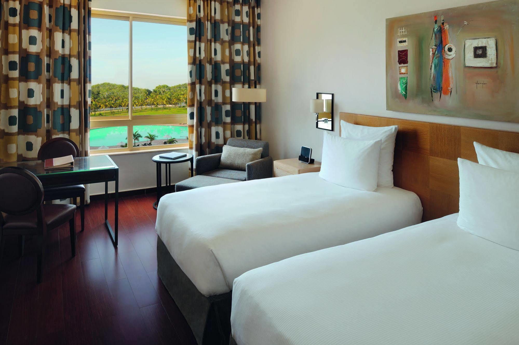 Mövenpick Ambassador Hotel Accra Exteriör bild