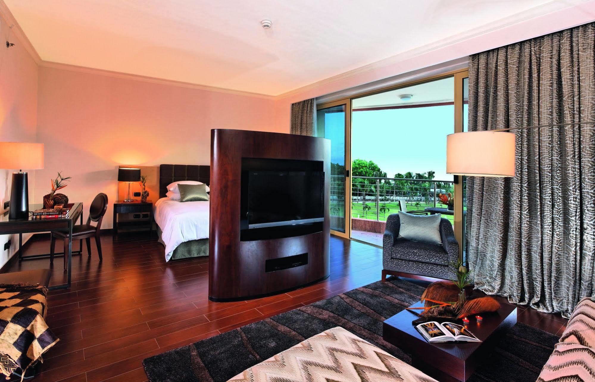 Mövenpick Ambassador Hotel Accra Exteriör bild