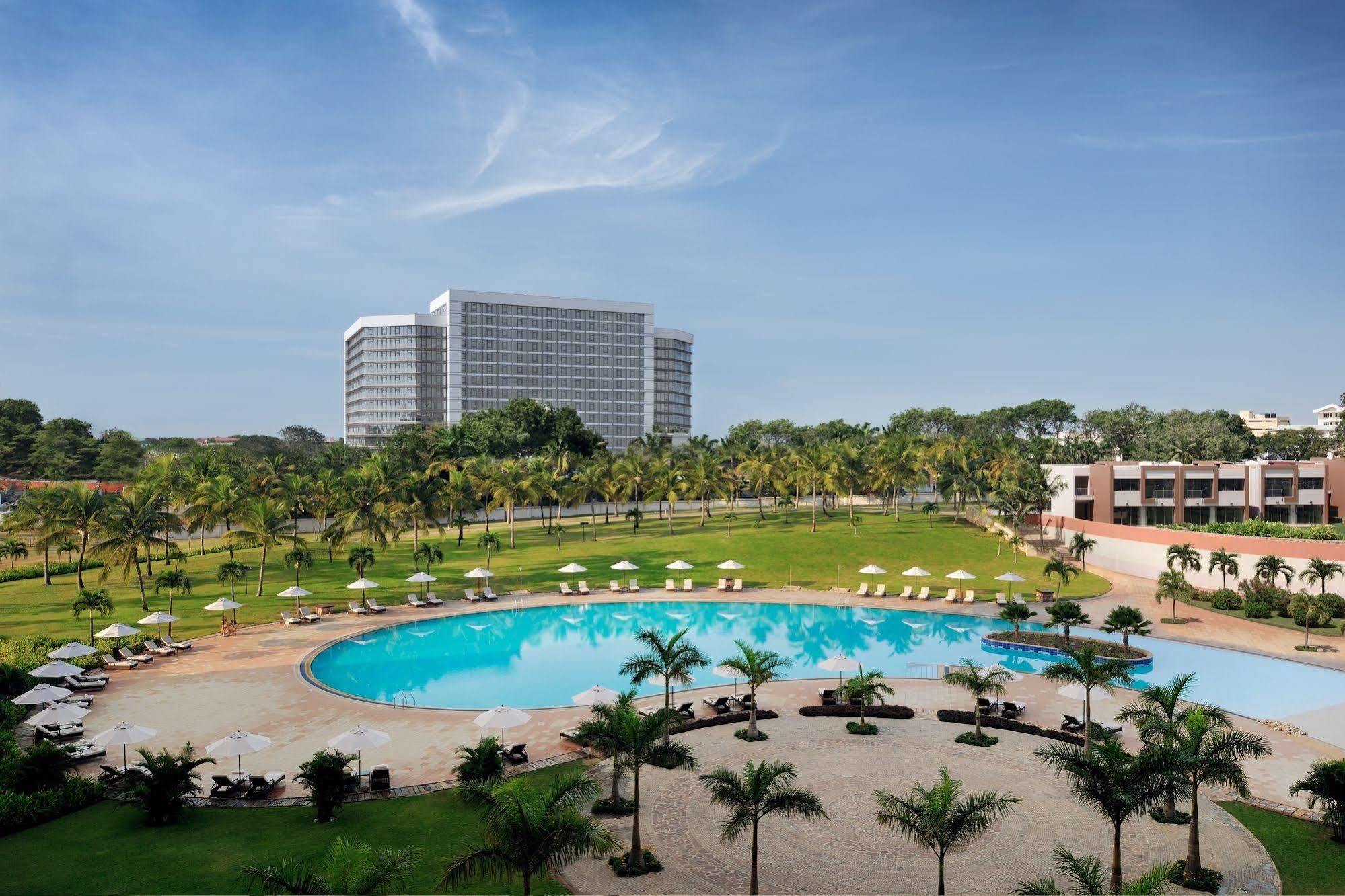 Mövenpick Ambassador Hotel Accra Exteriör bild