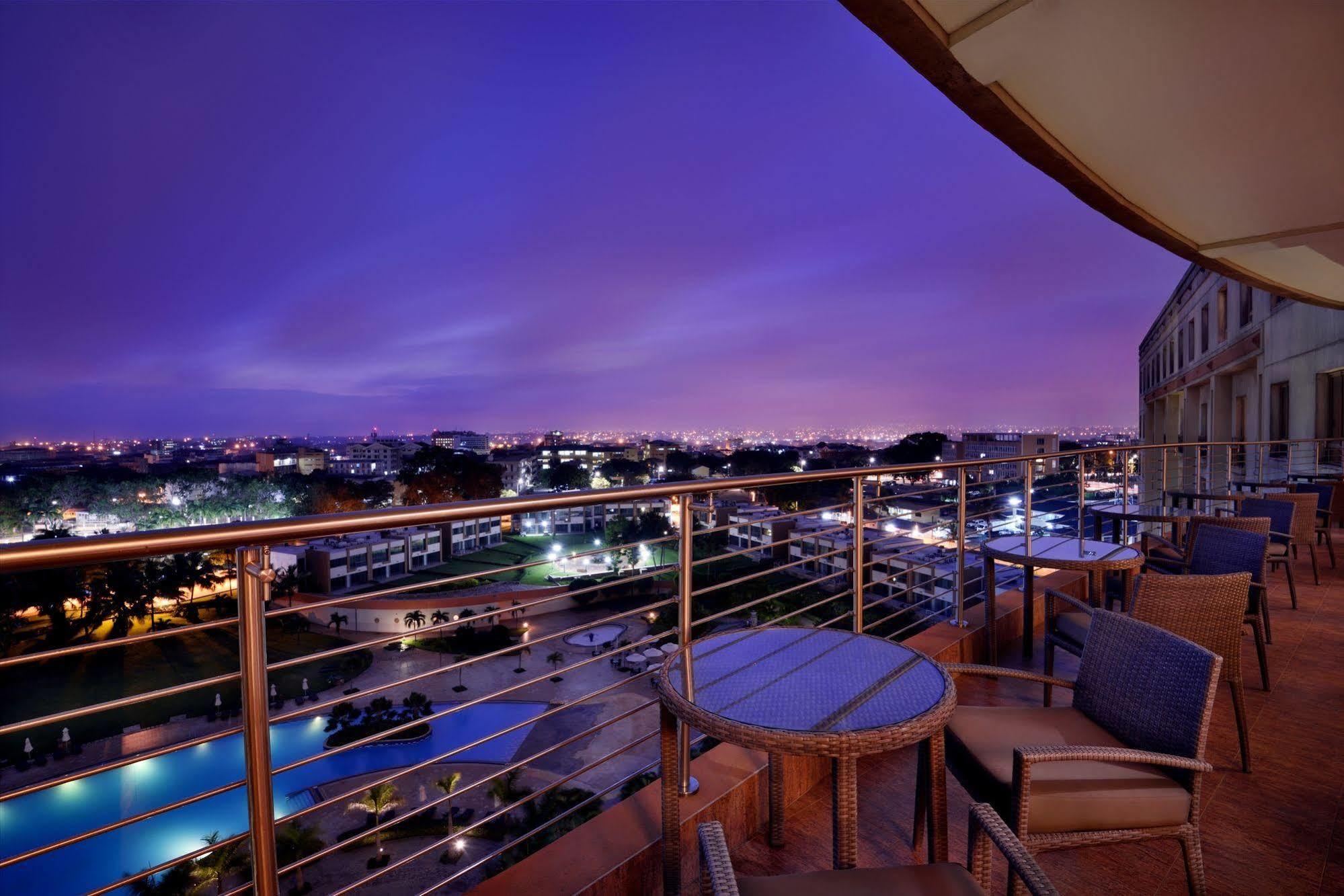 Mövenpick Ambassador Hotel Accra Exteriör bild