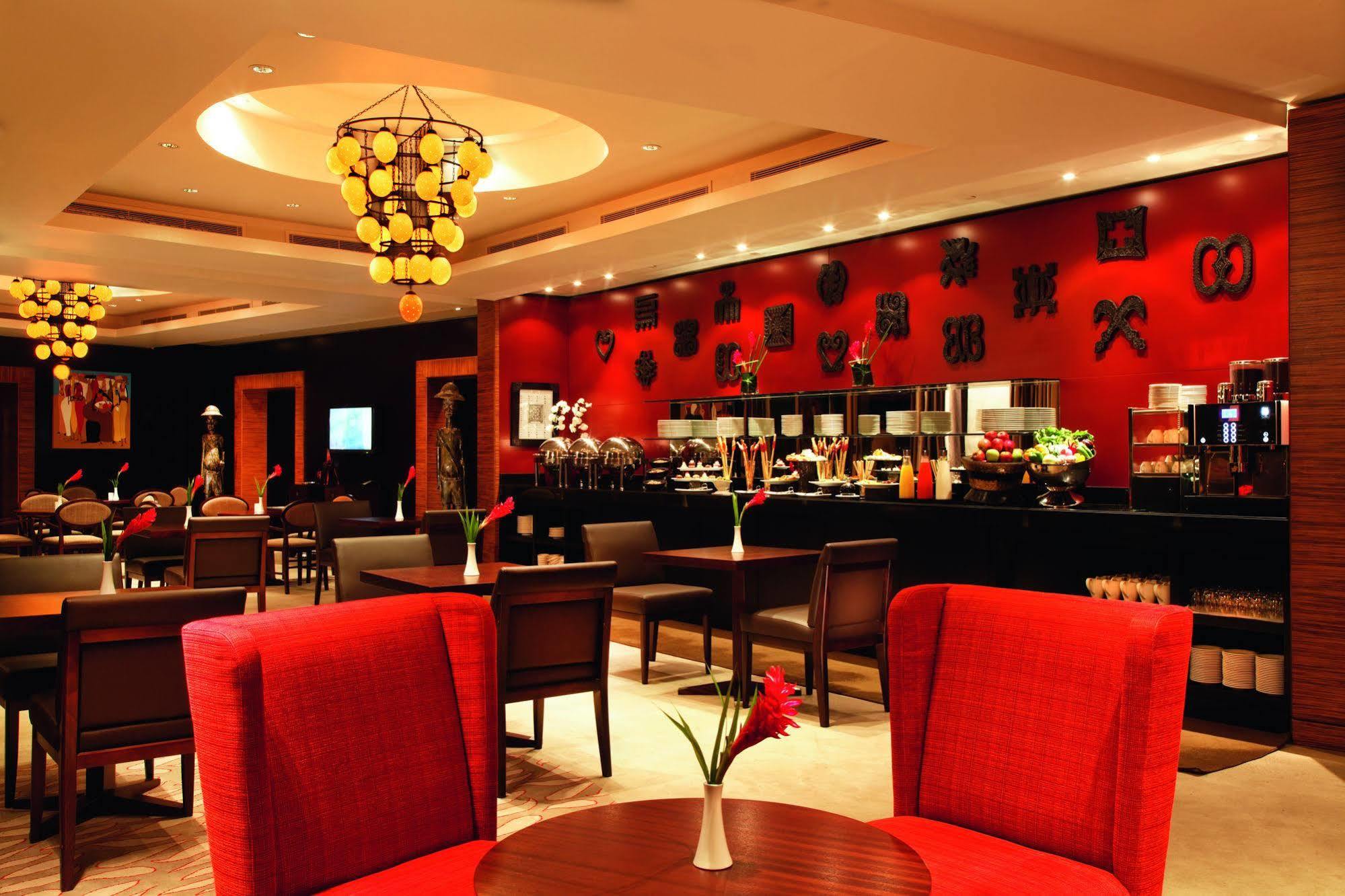 Mövenpick Ambassador Hotel Accra Exteriör bild