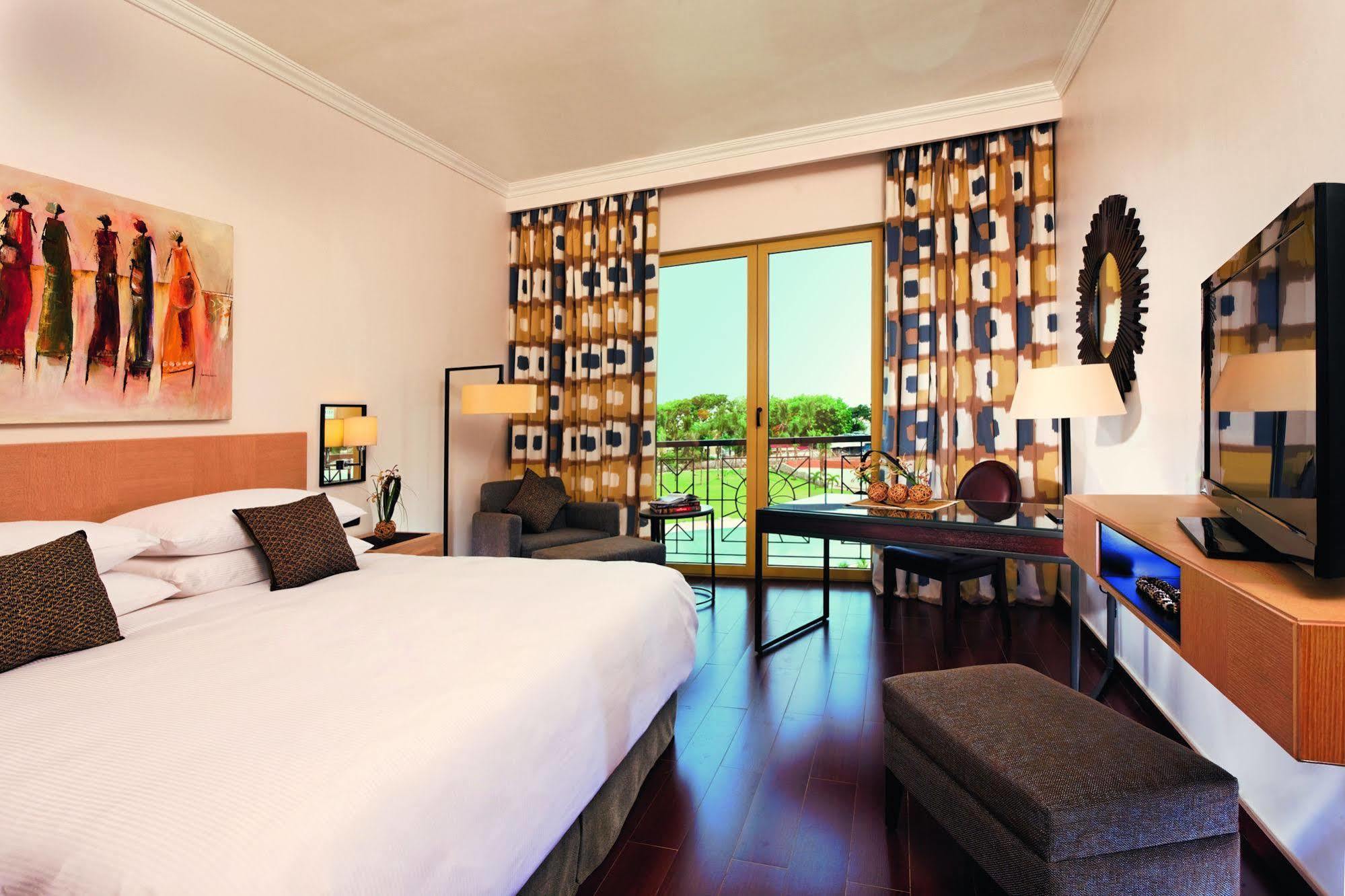 Mövenpick Ambassador Hotel Accra Exteriör bild